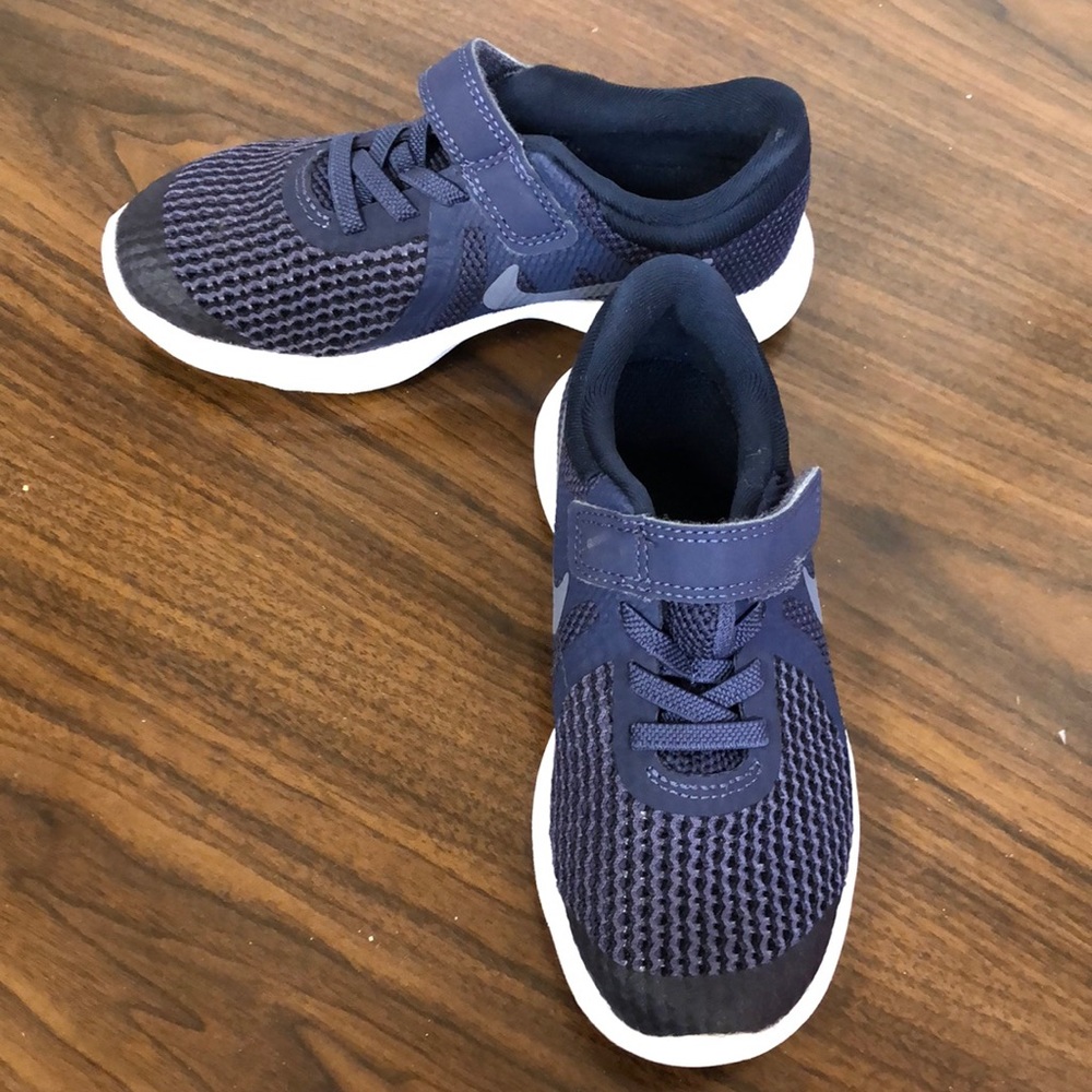 Little Kids Nike Sneakers - Size 11 Nearly New!